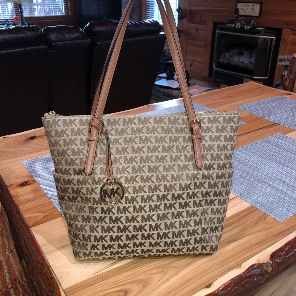 Micheal Kors Purse